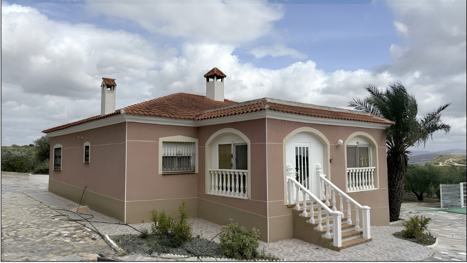 Chalet con piscina y bodega en parcela de 5.000 m²